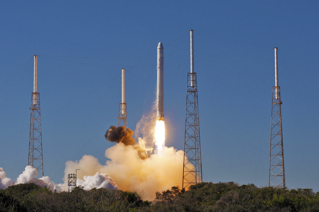 SpaceX vows manned flight to space station is on track