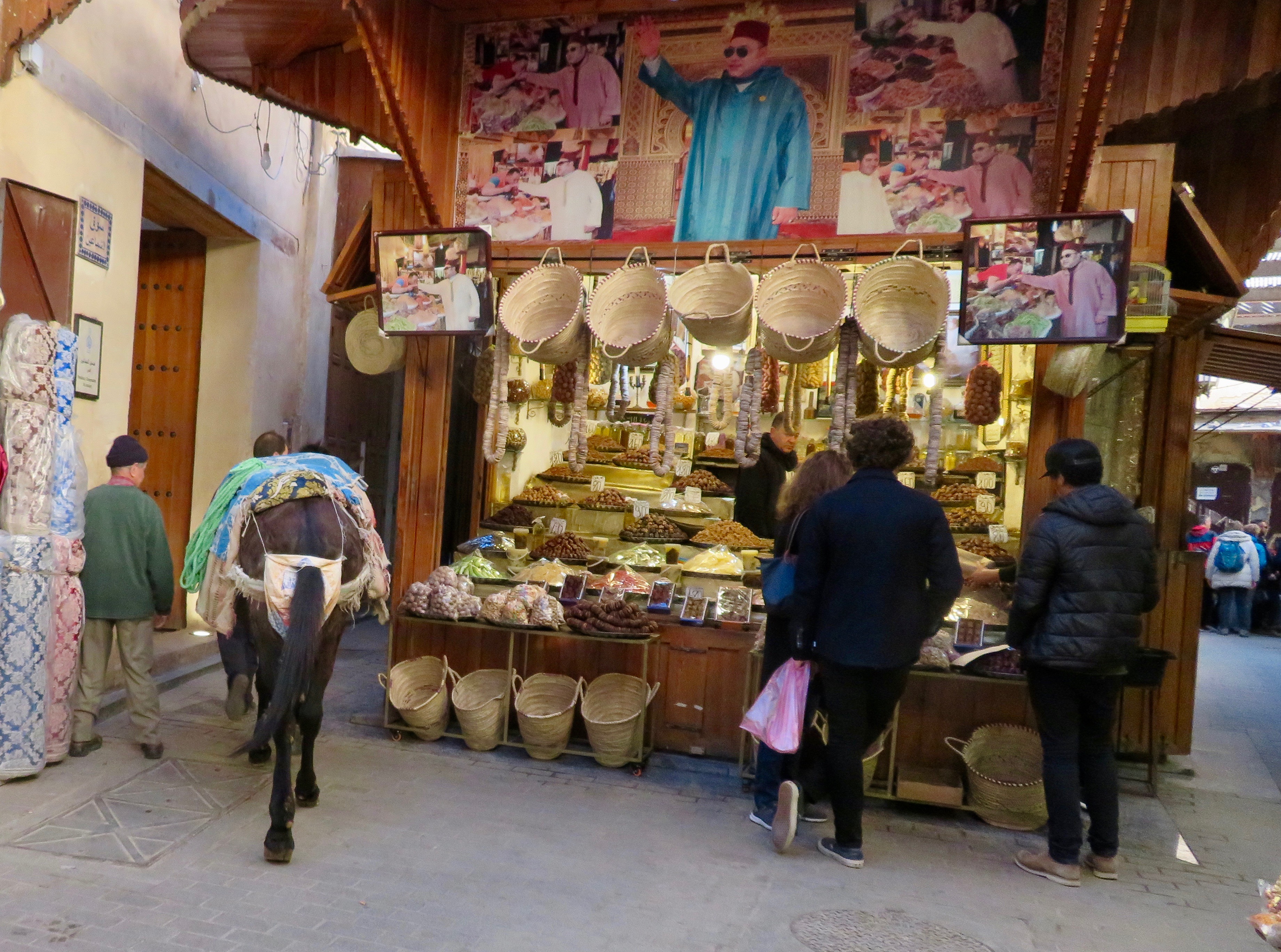 Bless neighbourhood supermarkets, smite on-demand grocery deliveries