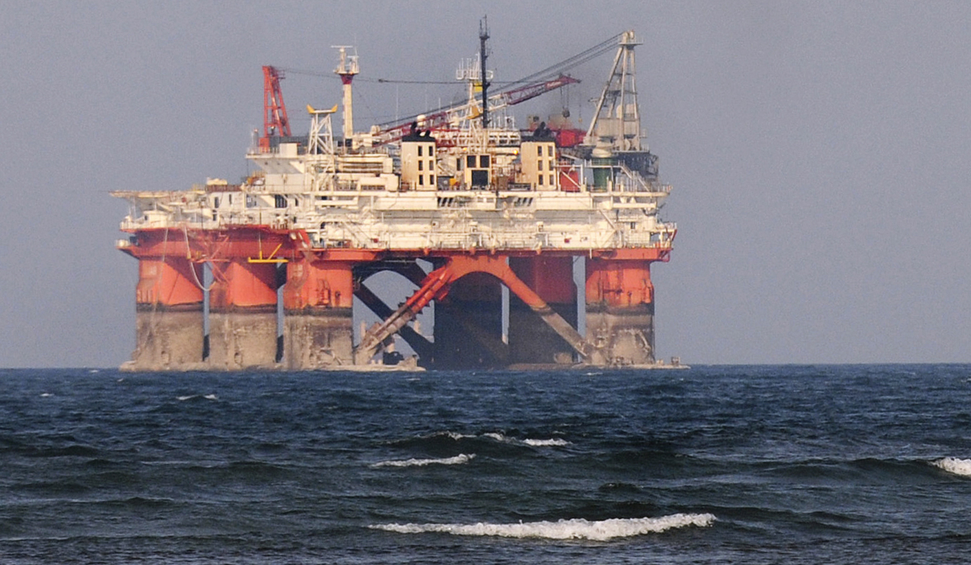 Lonely, hard work on oil rigs, but salaries soaring