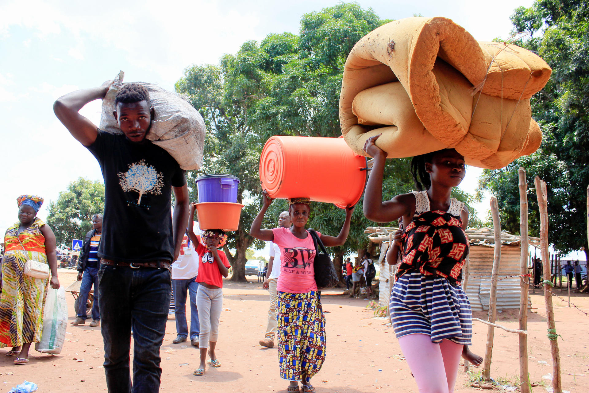 Angolan government says 380,000 migrants have left Angola in less than a month