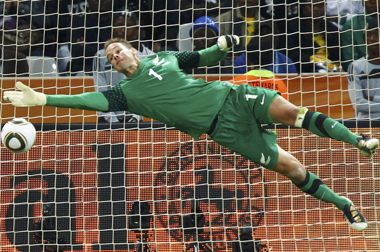 New Zealanders' brave hearts hold world champions Italy to a 1:1 draw