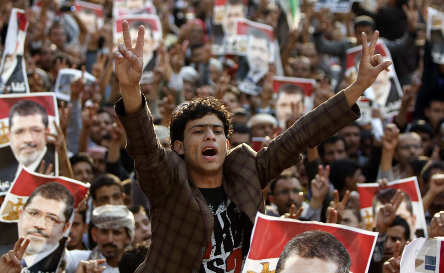 Obama cancels military exercises, condemns violence in Egypt