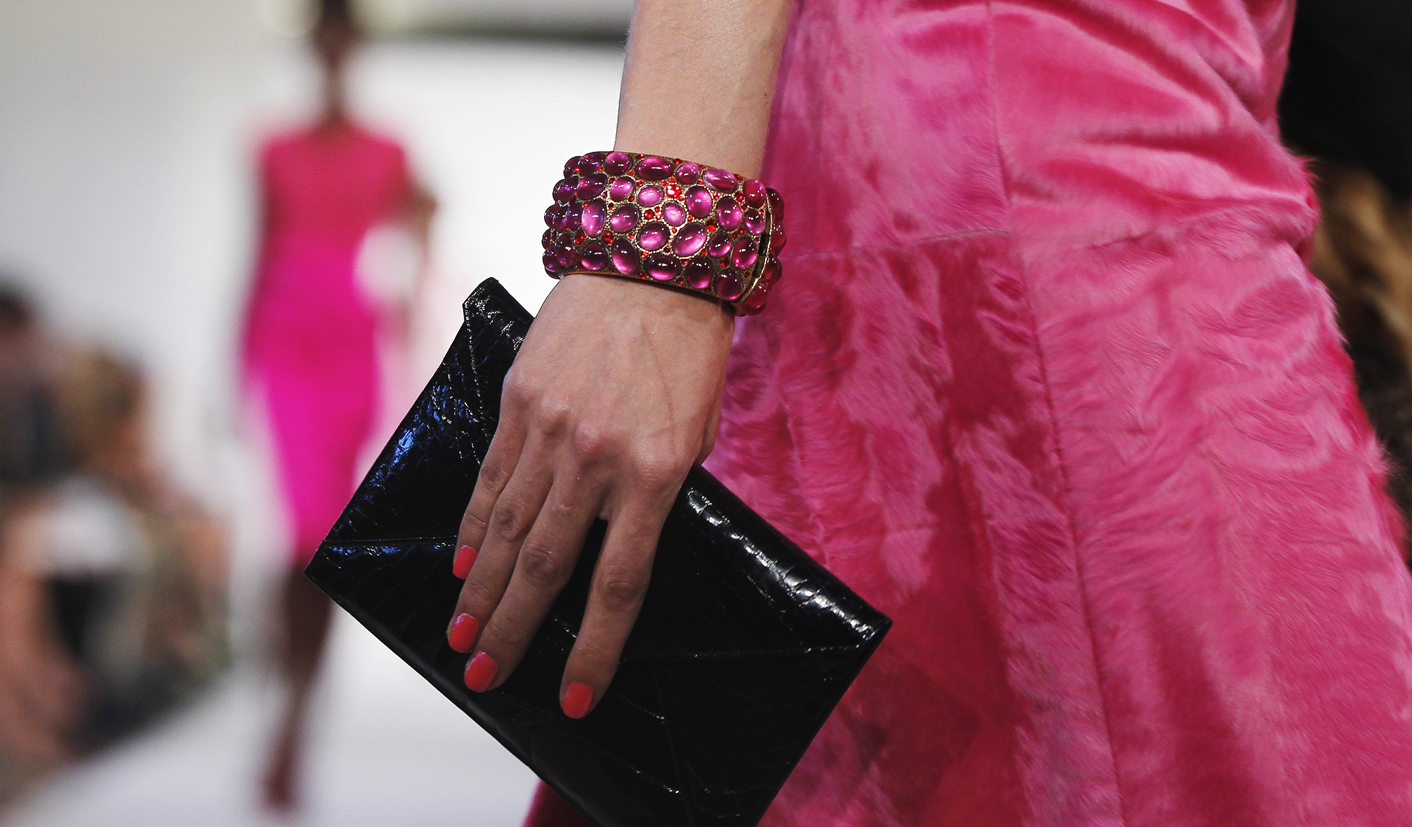 Oscar de la Renta scores with sophisticated, elegant designs