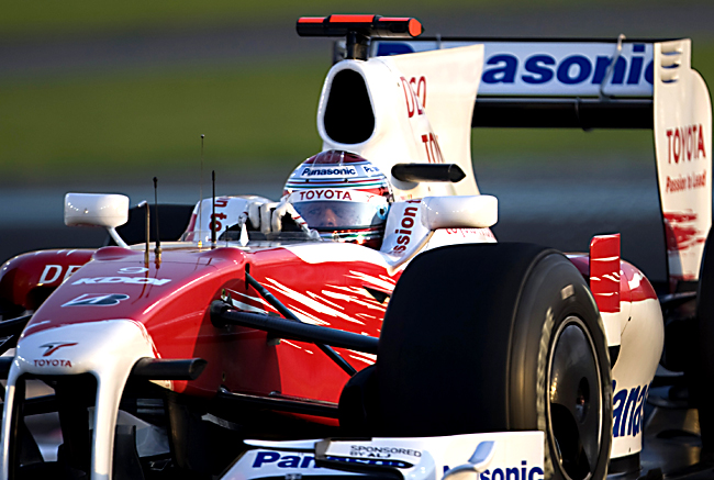 Toyota shocks F1 with permanent pit-stop