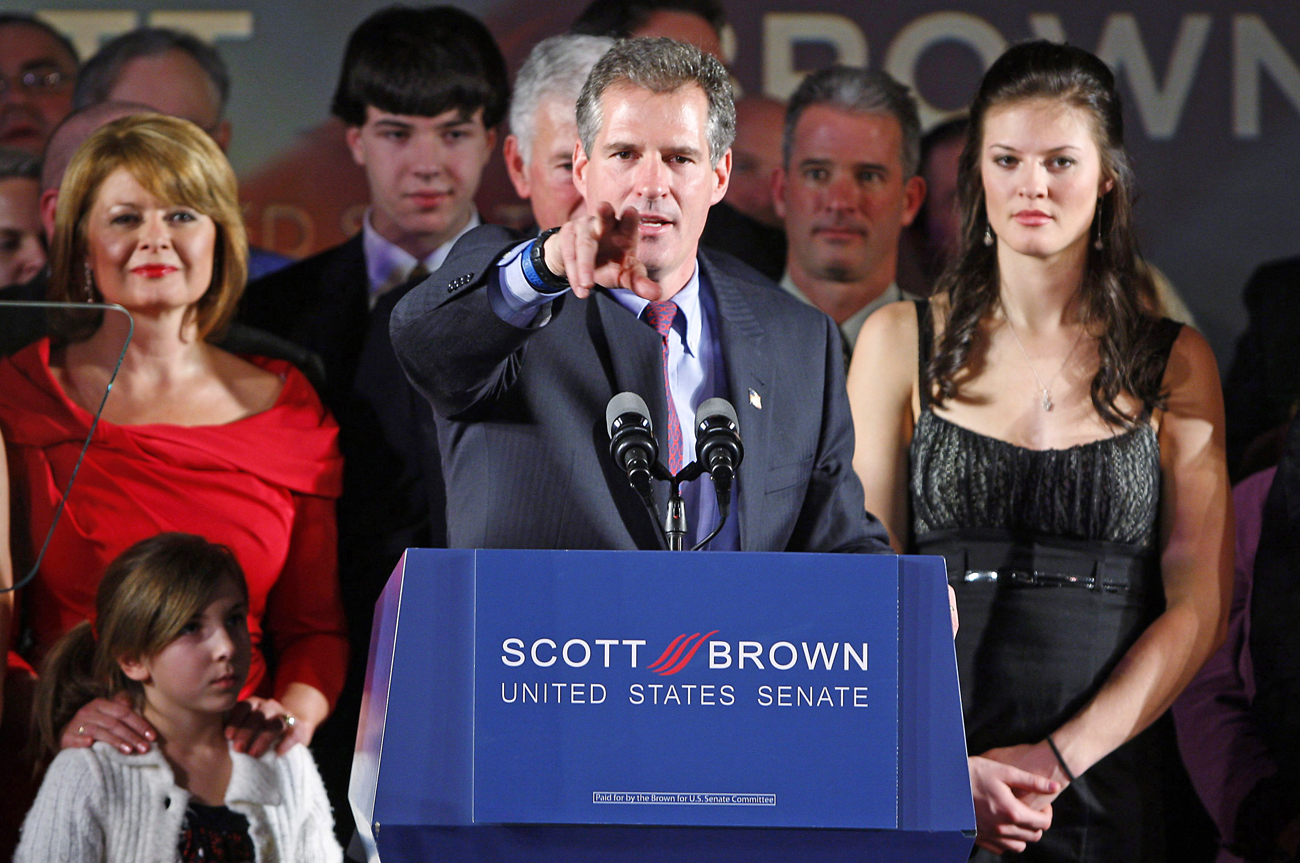 Republican Brown crushes Democrat Coakley for Ted Kennedy's old US Senate seat