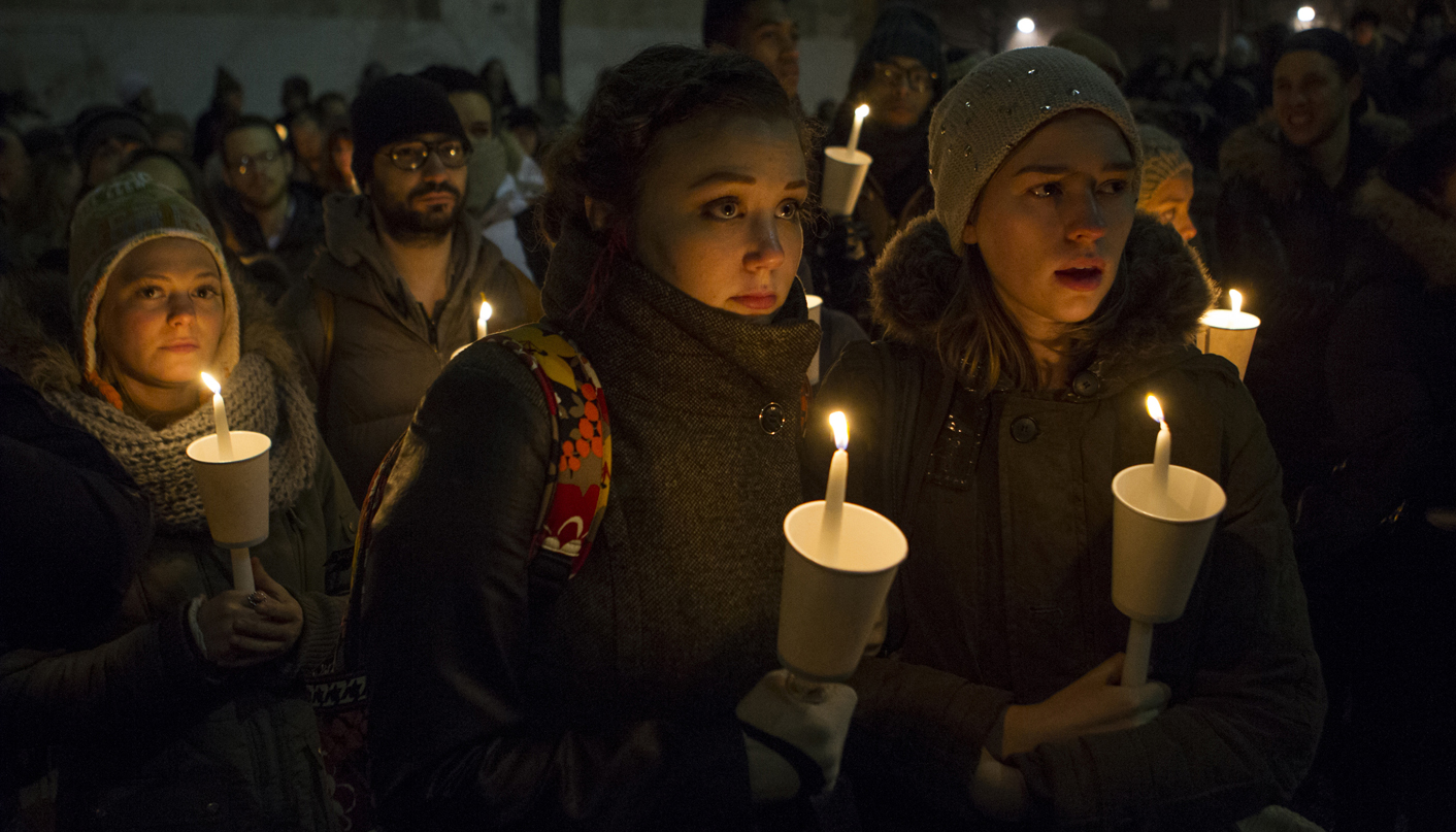 Friends and fans mourn Philip Seymour Hoffman at candlelight vigil