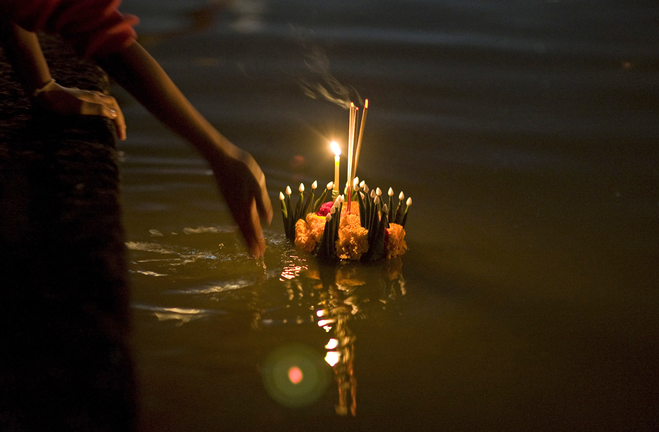 Floating lanterns are poignant symbols as Thailand battles floods