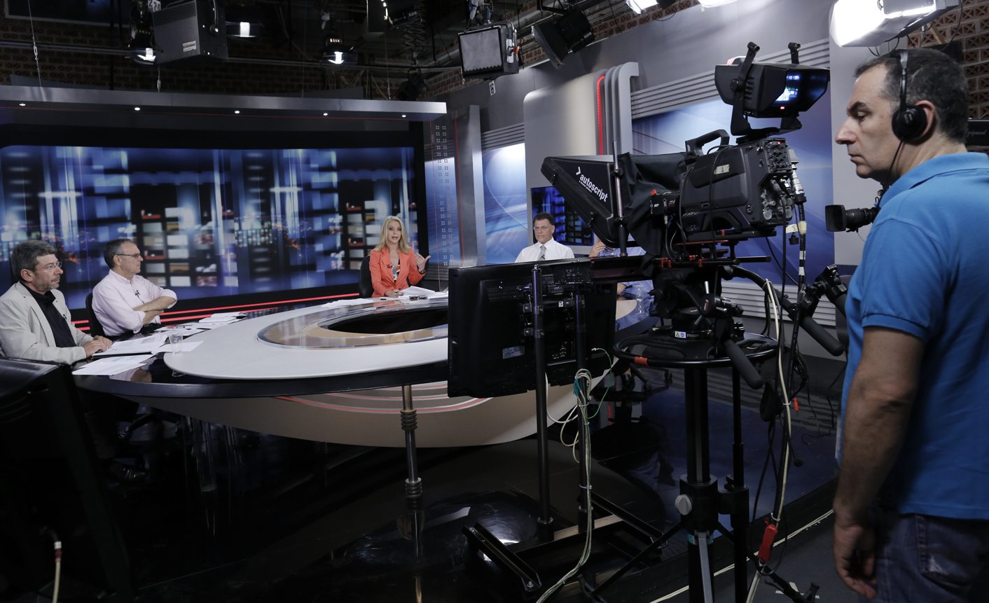 Greek Court Orders State TV Reopened, PM Offers Compromise