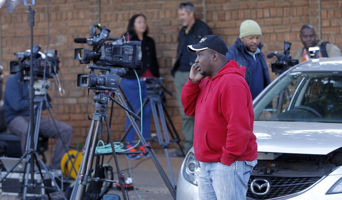 Mandela in hospital: Let the media do their job