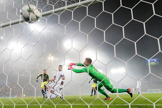 While you were sleeping: 8 December 2016