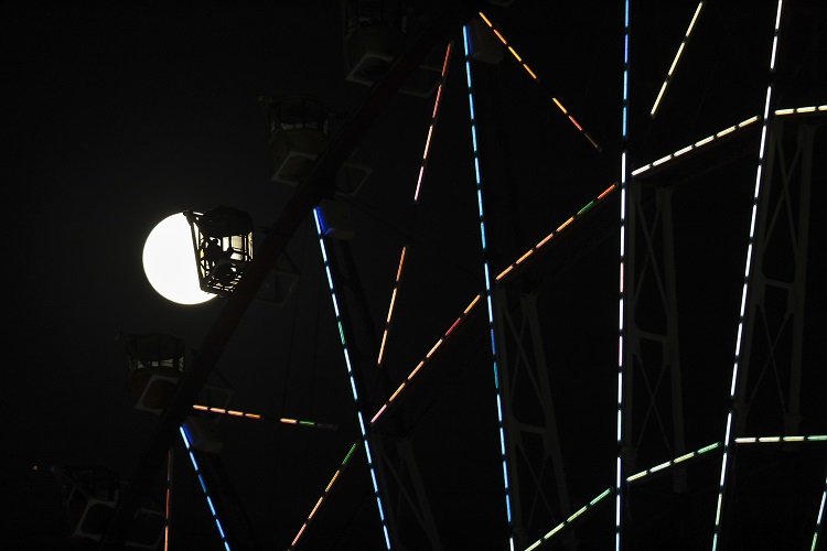 Supermoon rises over the Tokyo Bay