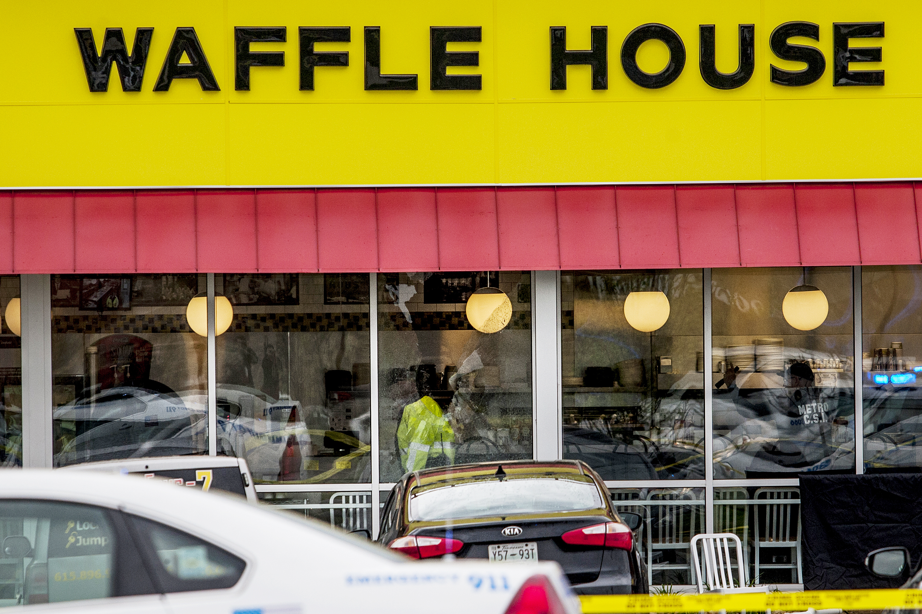 'No credible sightings' as police hunt Tennessee shooter