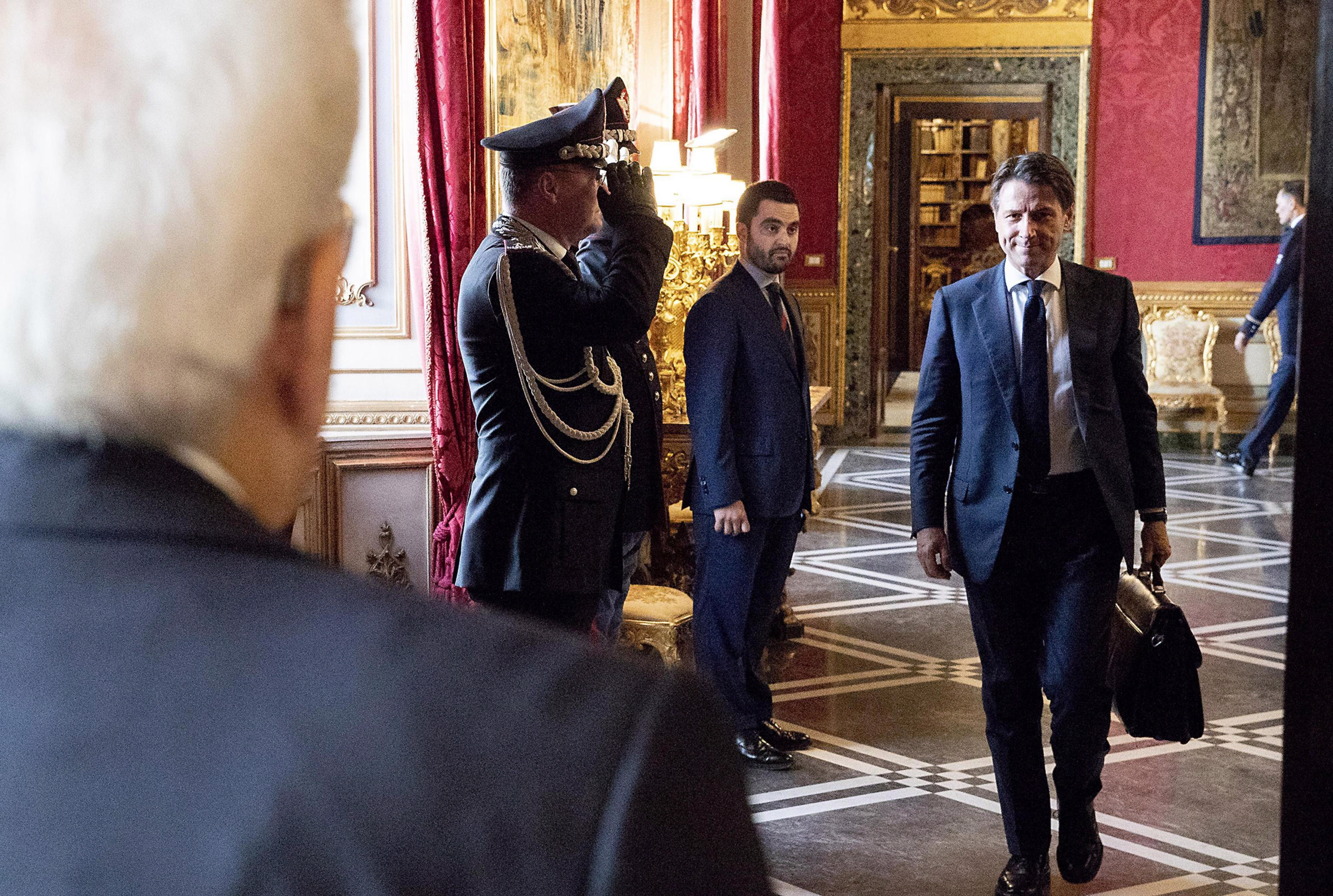 Italy plunges into political crisis after govt talks collapse