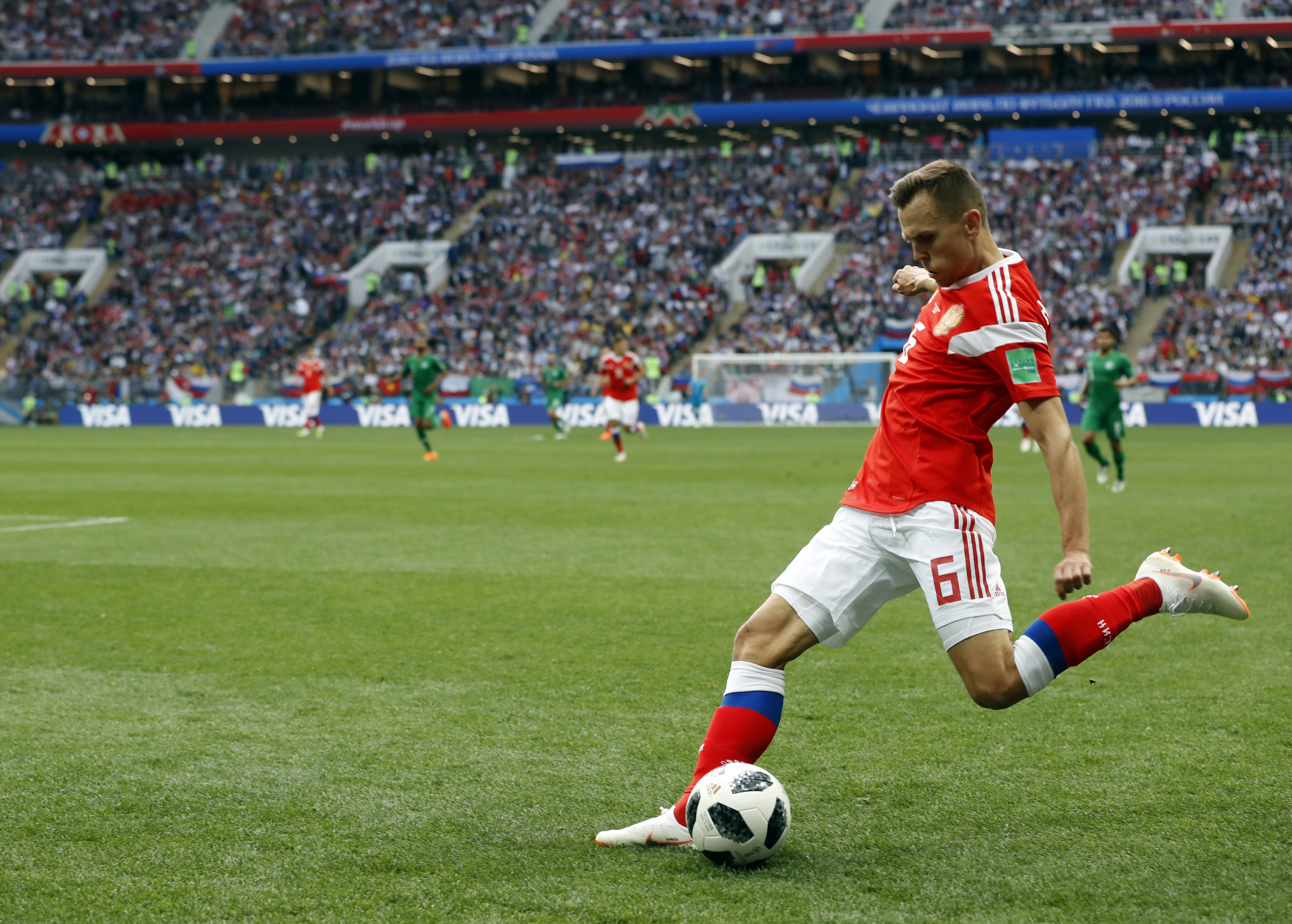 Clairvoyant cats, Robbie Williams flips the bird and Russia fires in World Cup opener