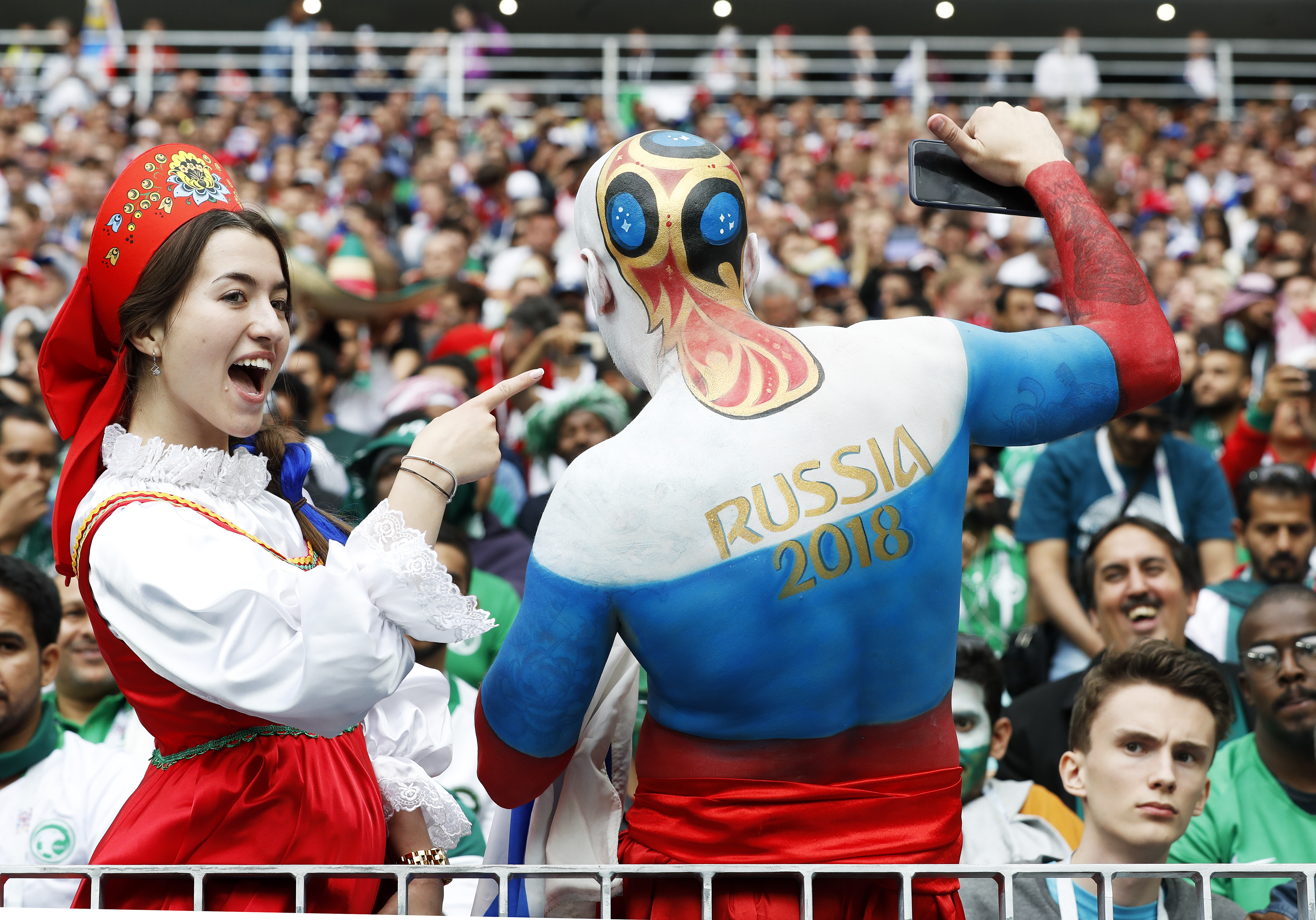 Robbie Williams parties like a Russian as hosts seal win in opener against Saudi Arabia