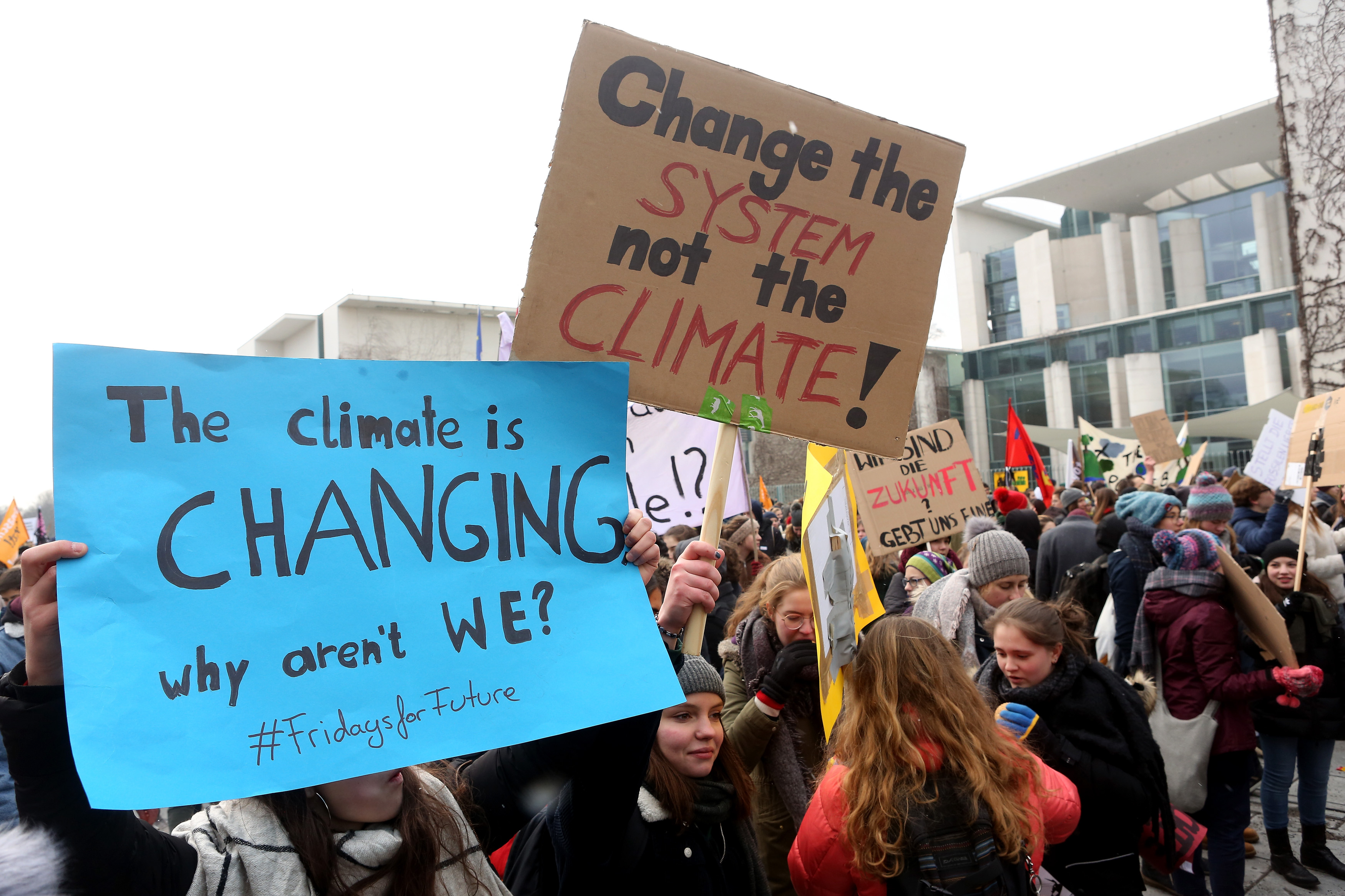 Fossil fuel polluters from U.S. to China far off climate targets - UN