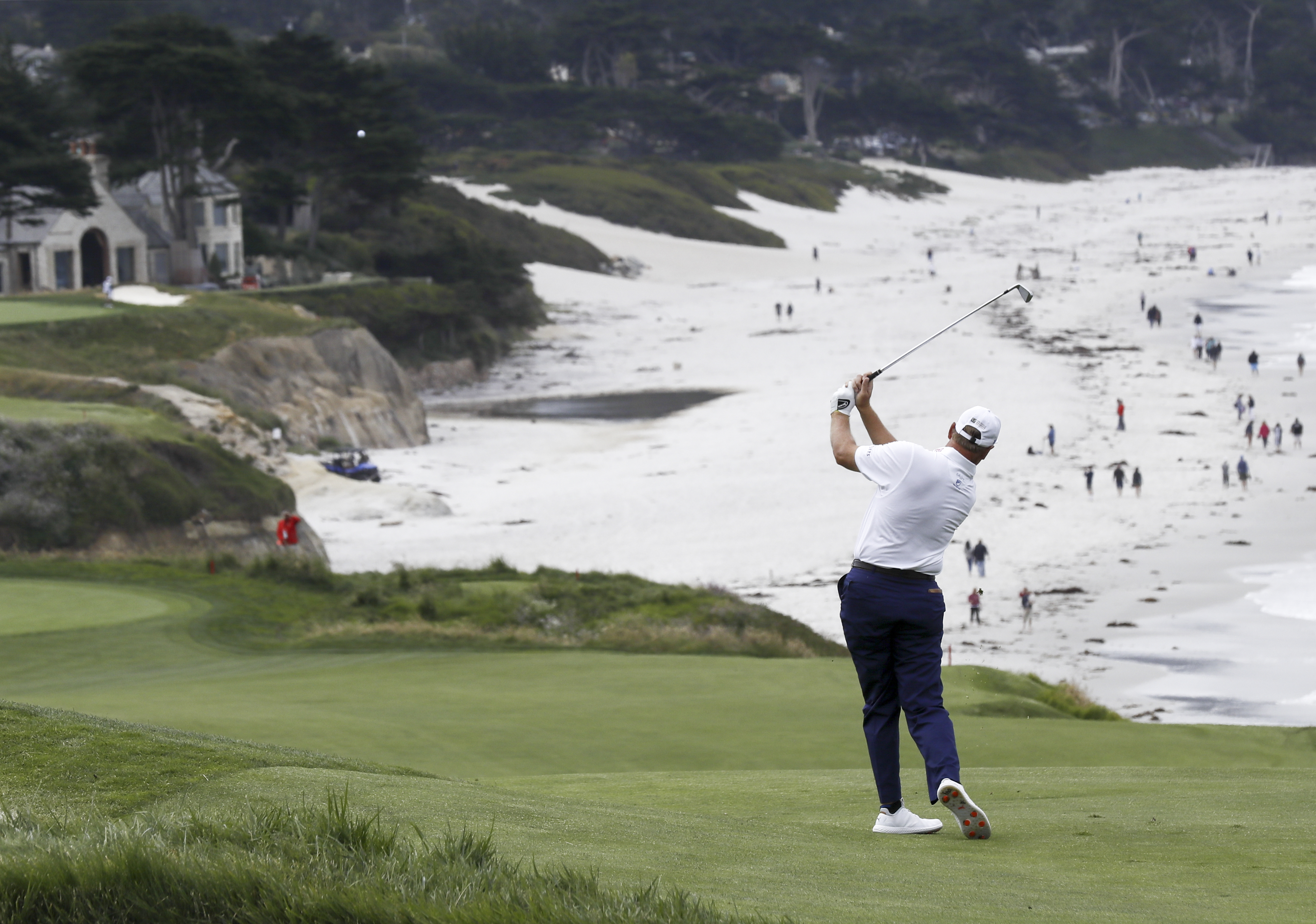 Players hail move to let them tee off in shorts in sunny S. Africa
