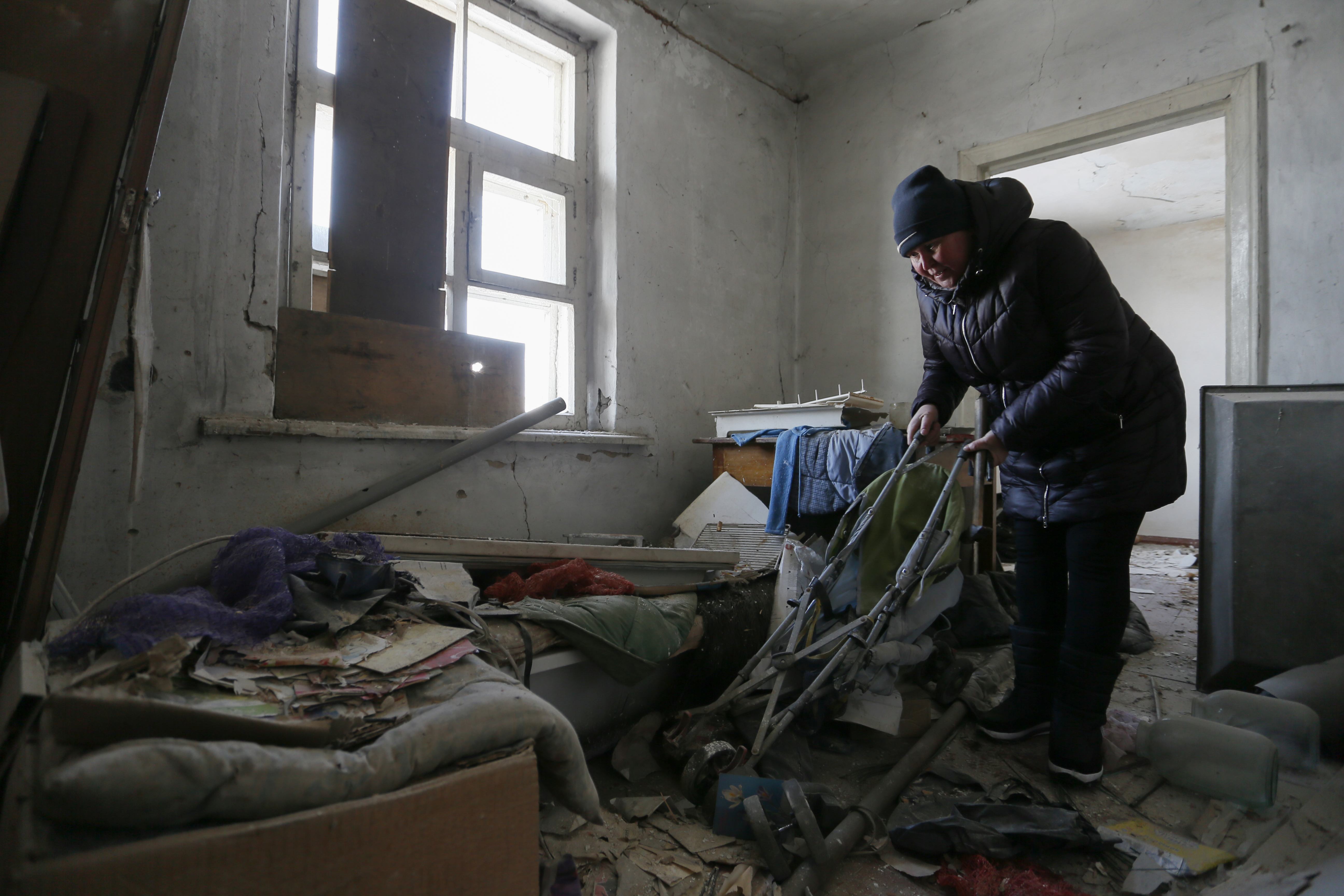 One killed as Ukraine accuses Russian forces of heavy shelling in east