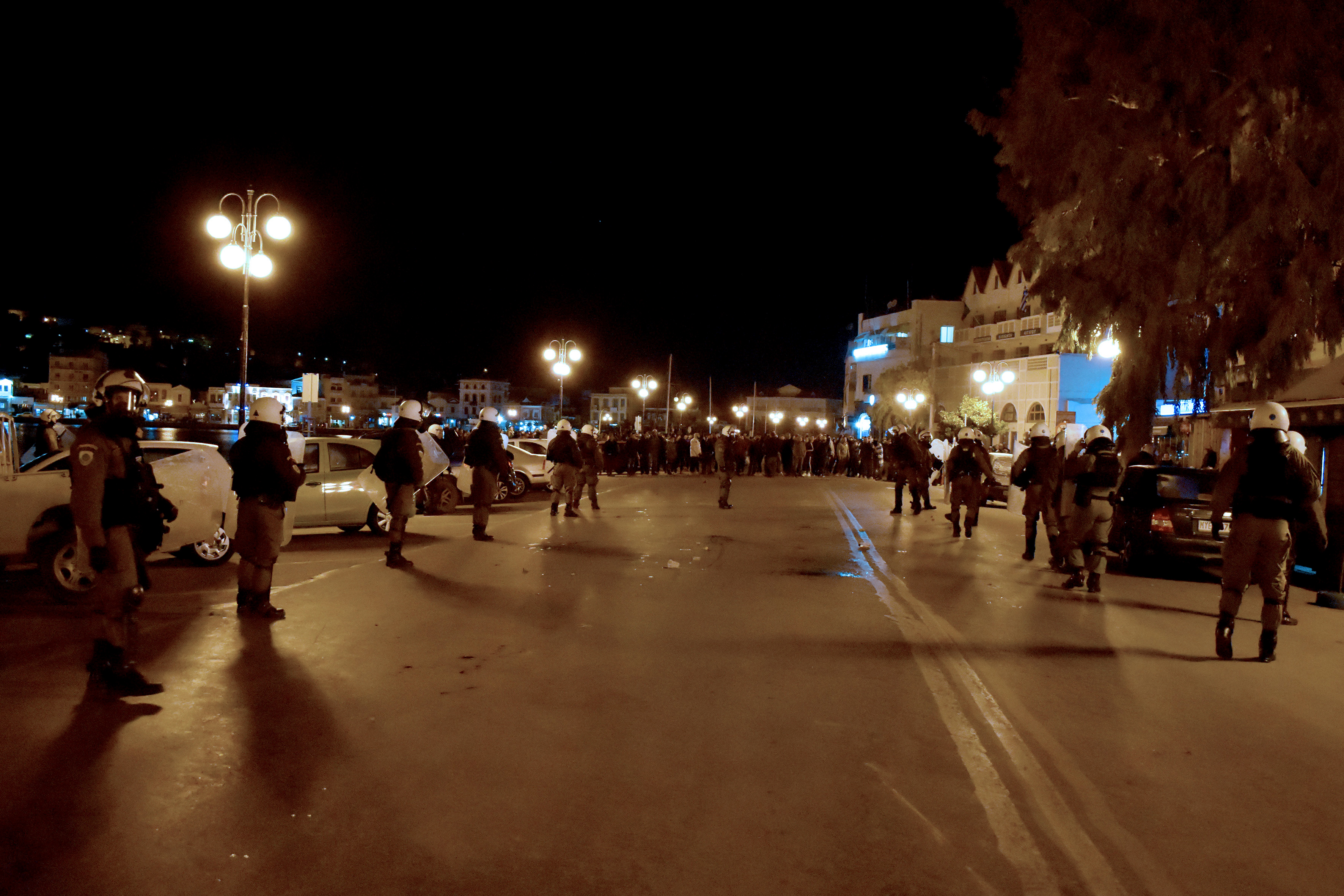 Clashes on Greek islands in protest against migrant camp