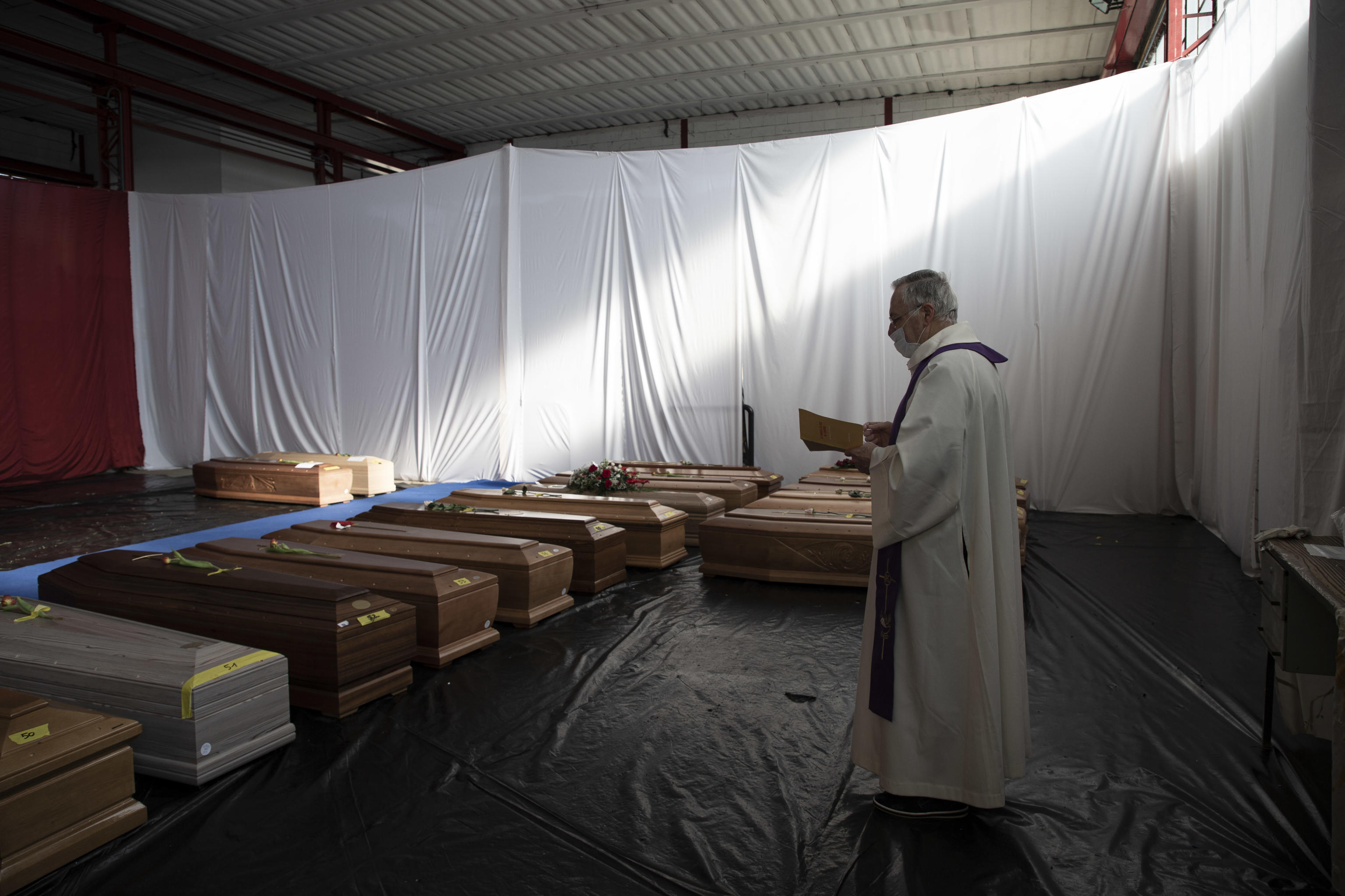 Italy's daily coronavirus death toll hits one-week low