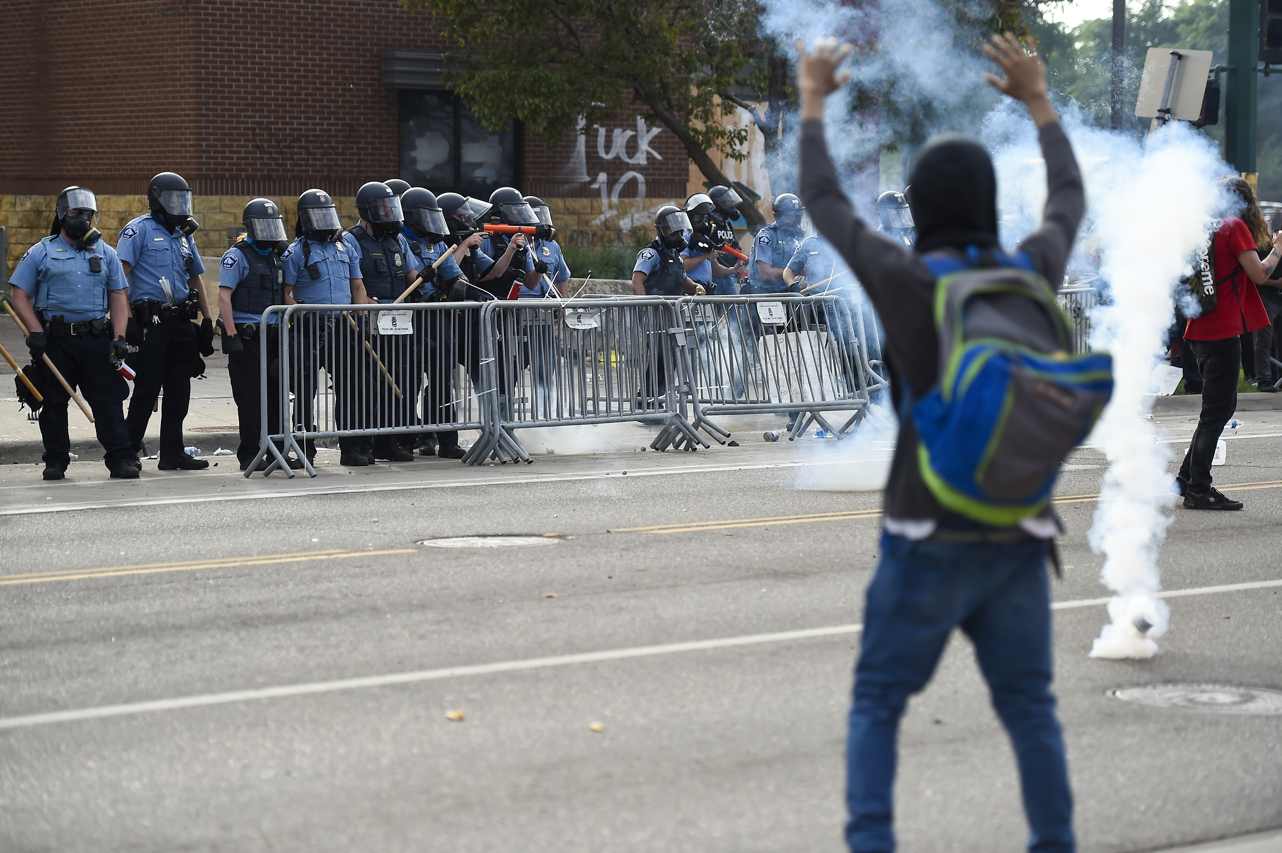 Twitter hides Trump tweet for 'glorifying violence'