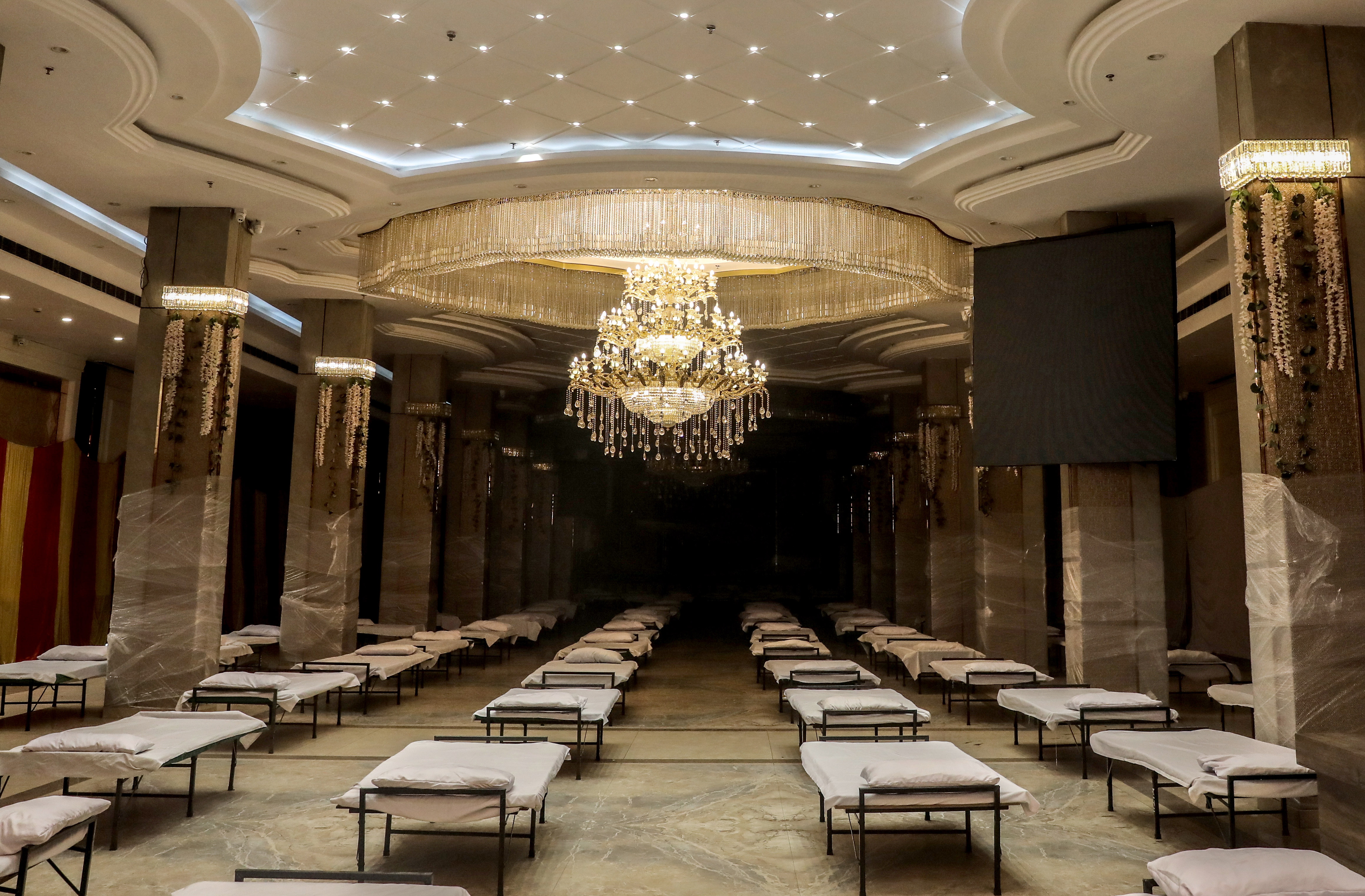 India calls in army to run facilities in Delhi as cases surge