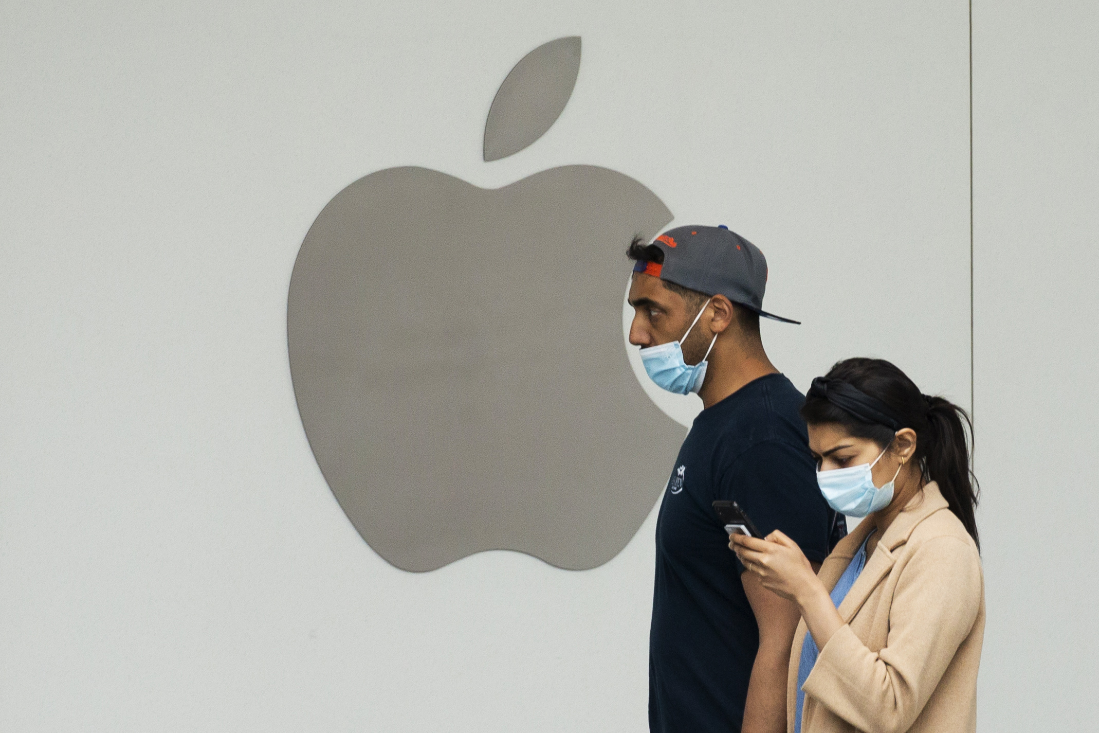 Google, Apple roll out built-in Covid-19 exposure notifications to phones