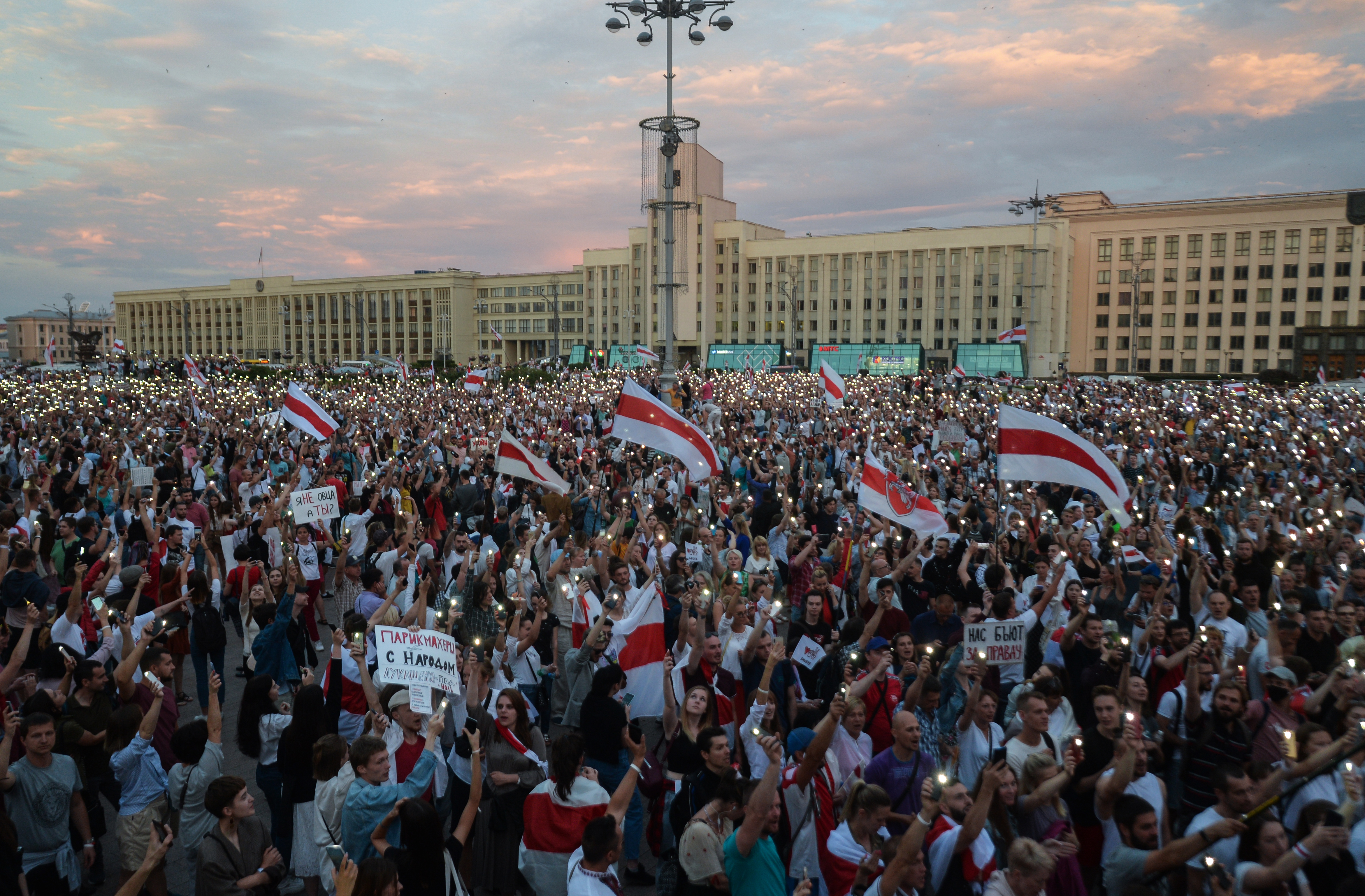 Belarusian opposition supporters rally in Minsk
