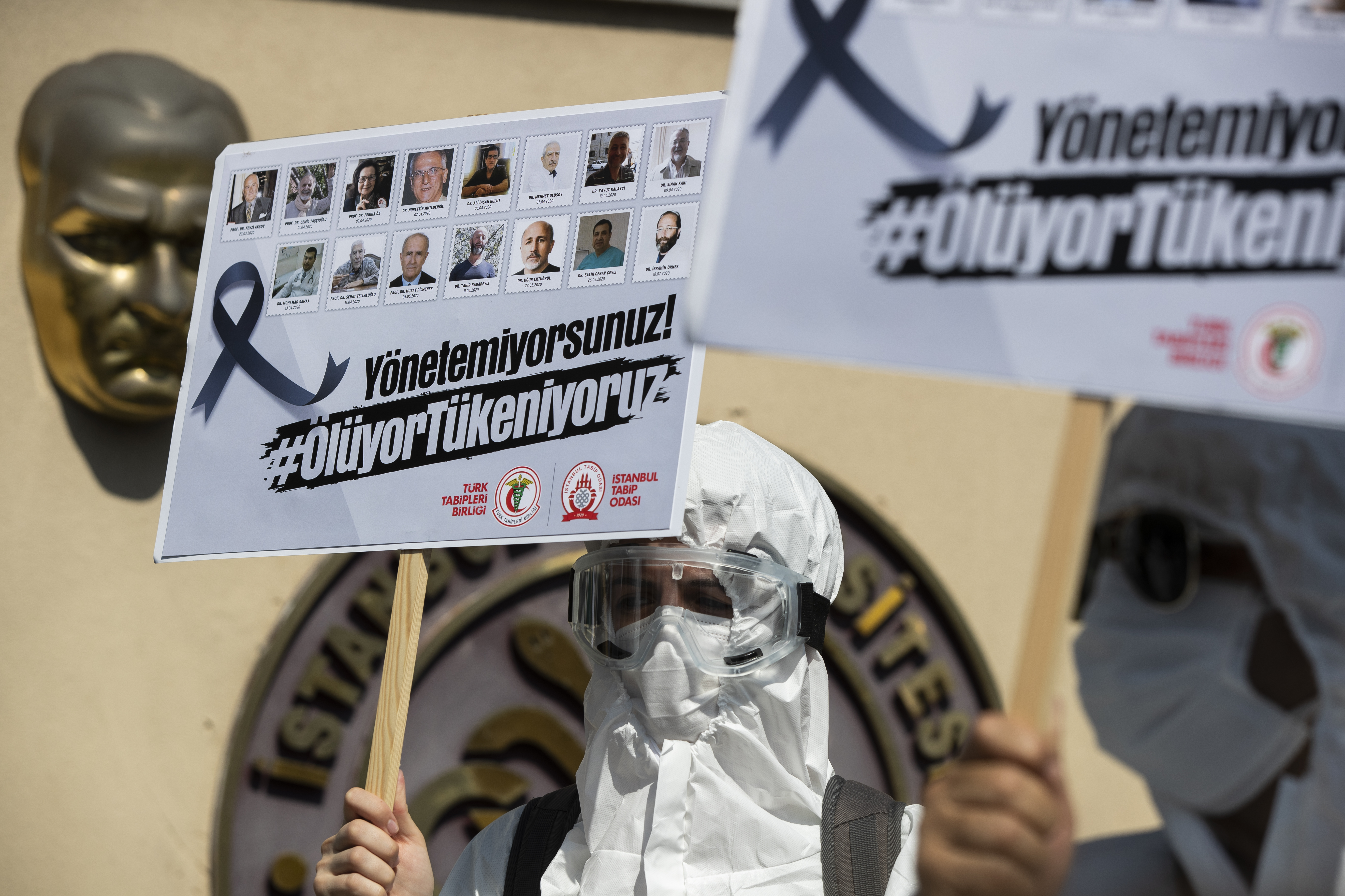 Surge in Turkish Covid-19 cases pits doctors against politicians