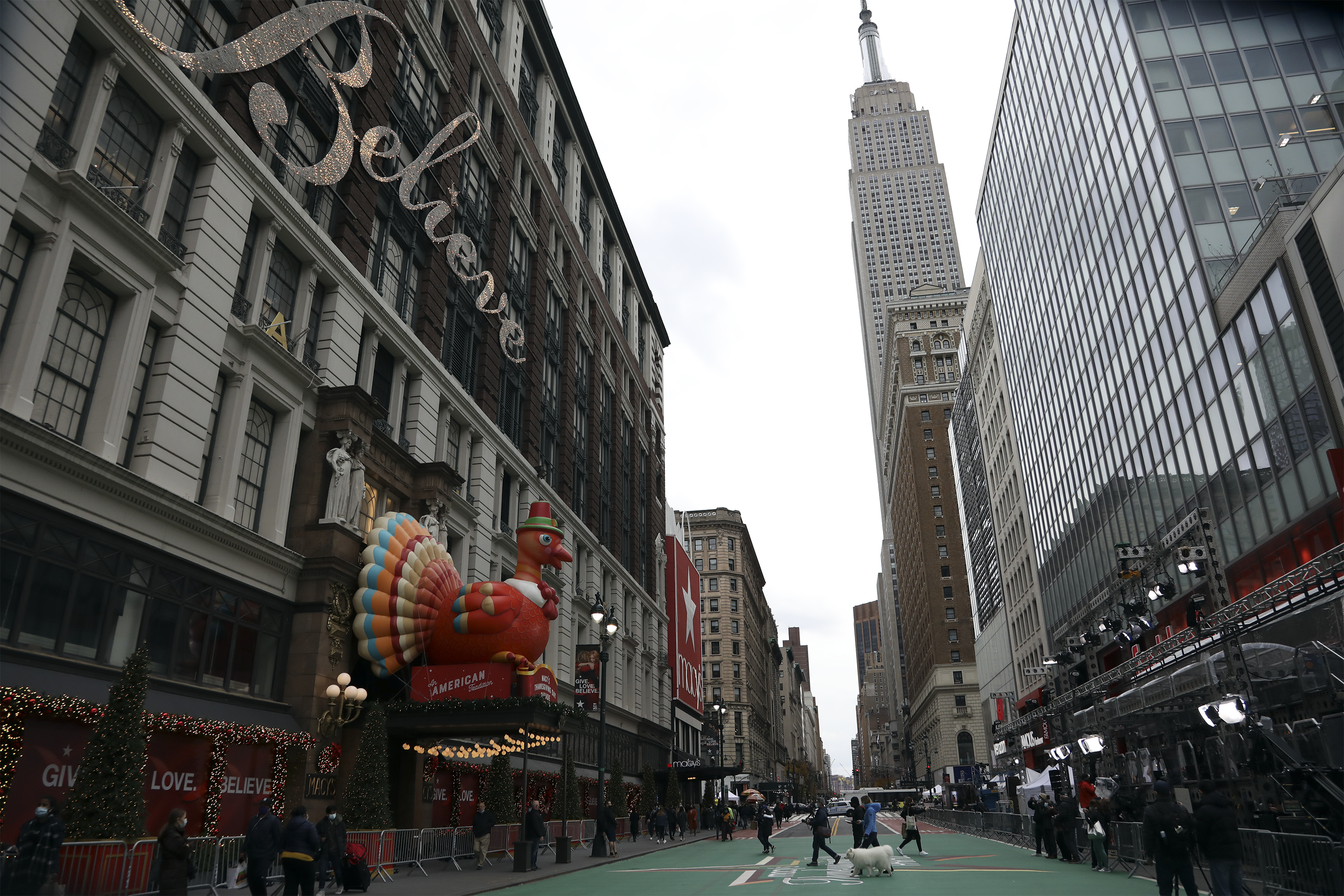 Biden urges safe Thanksgiving amid pandemic