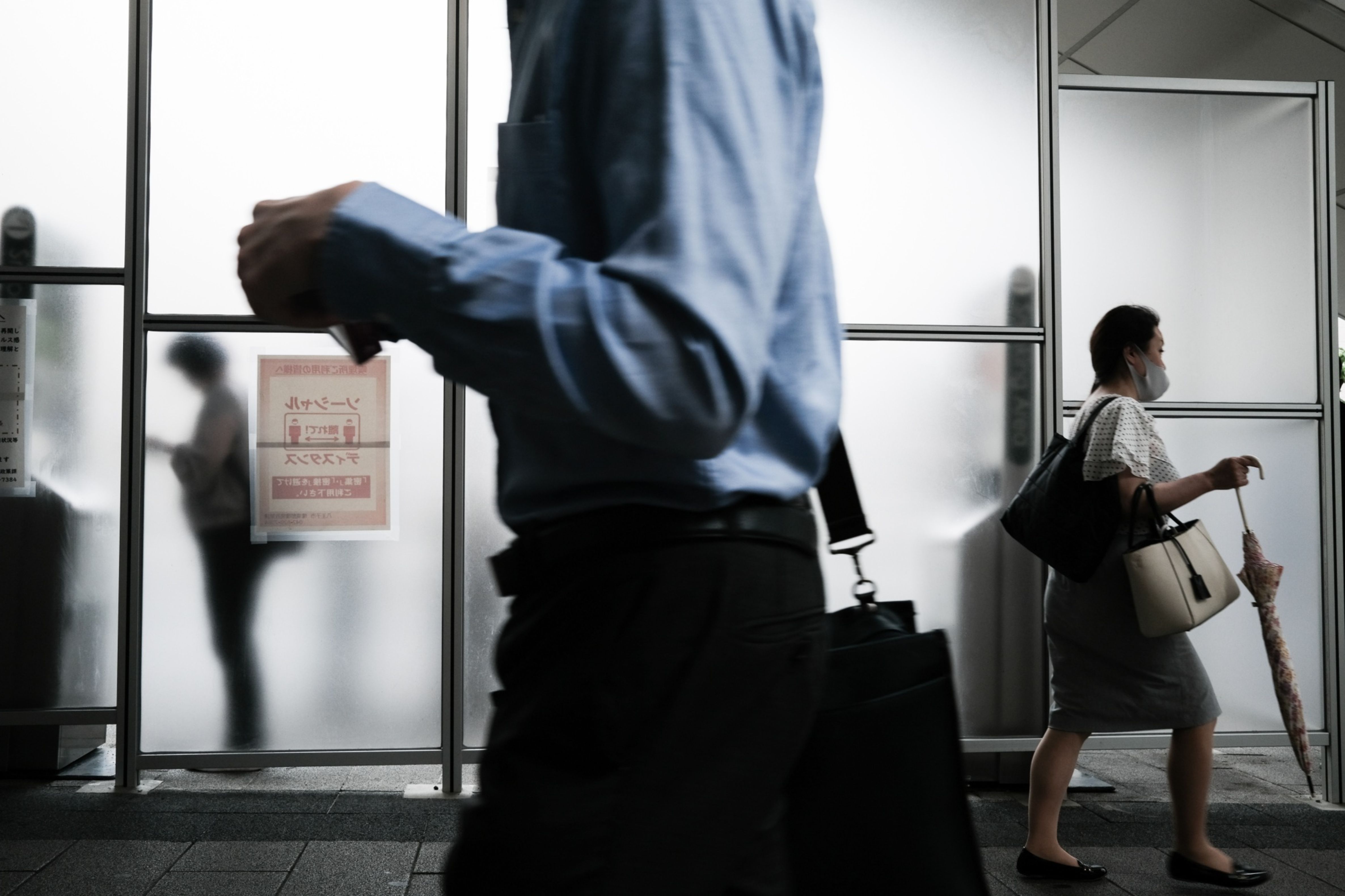 Fitch Revises Down Japan’s Long-Term Outlook to Negative