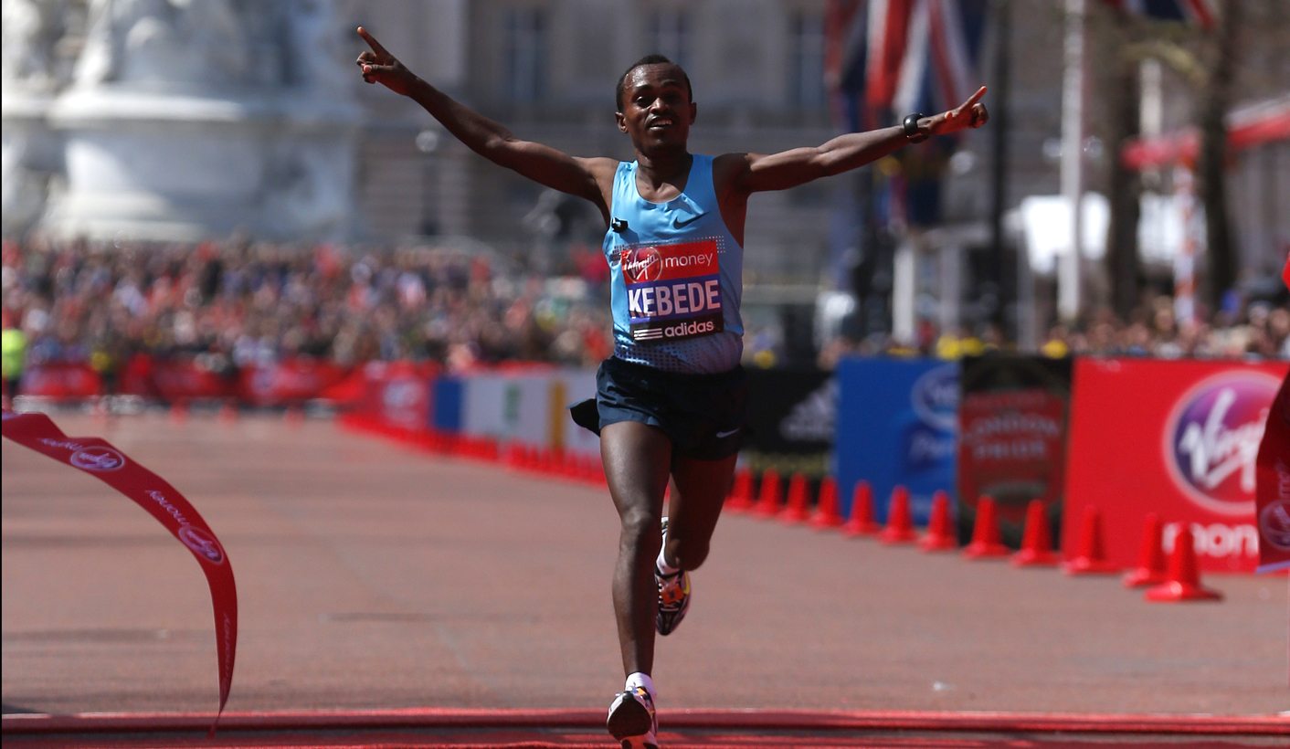 Big crowds, black ribbons for Boston at London Marathon