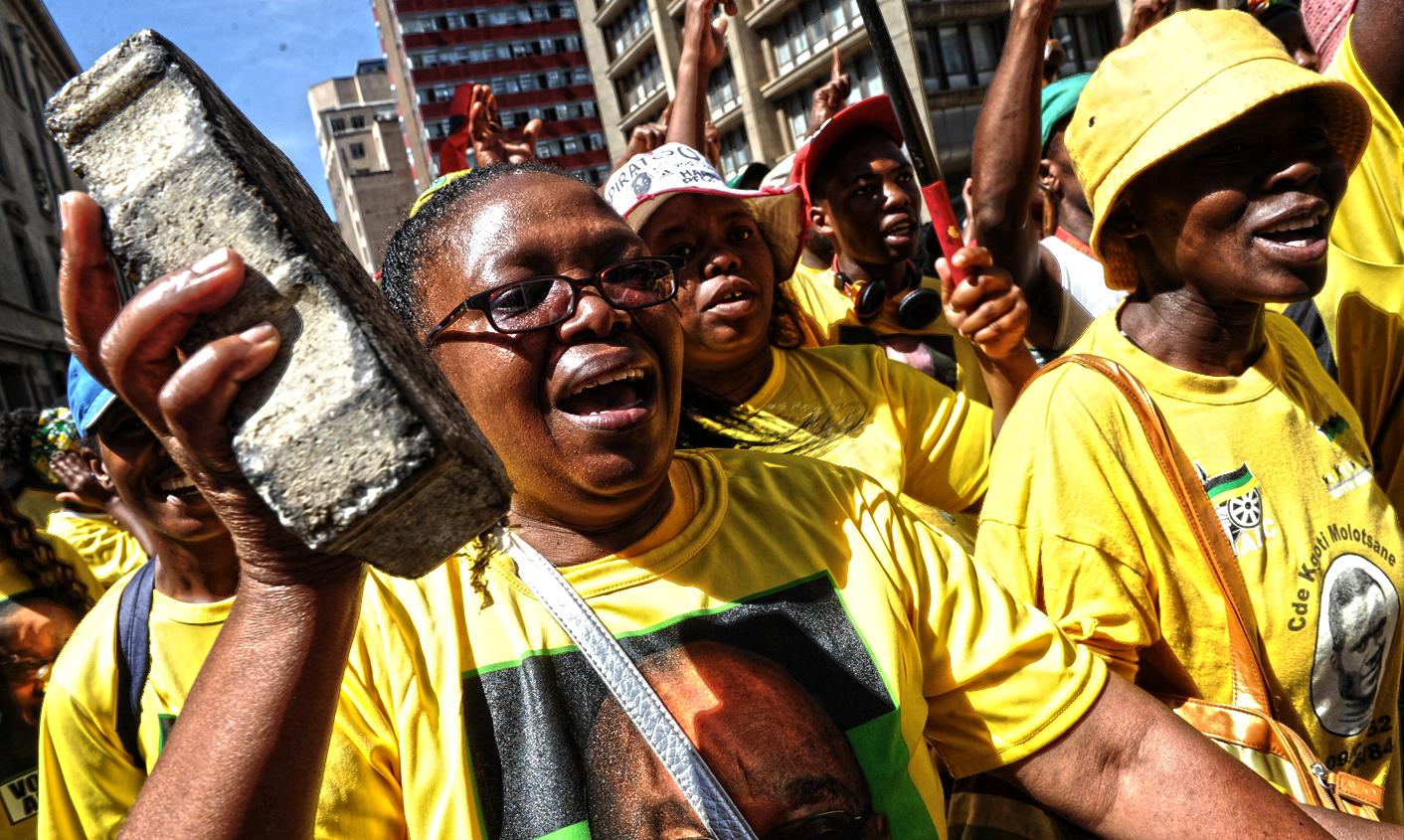 poplak-sticks-da-march