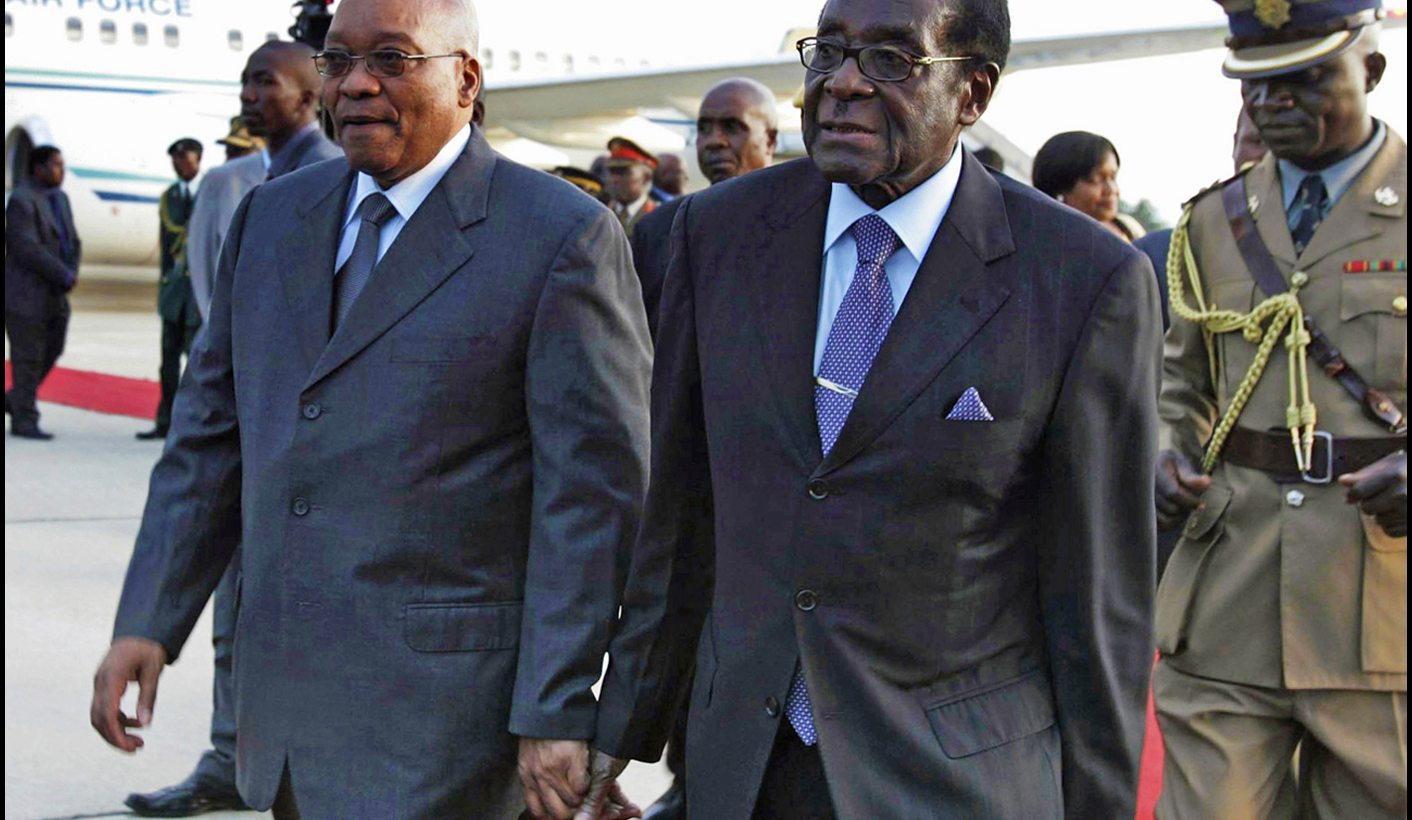 South African President Zuma walks with Zimbabwean President Mugabe at Harare International airport