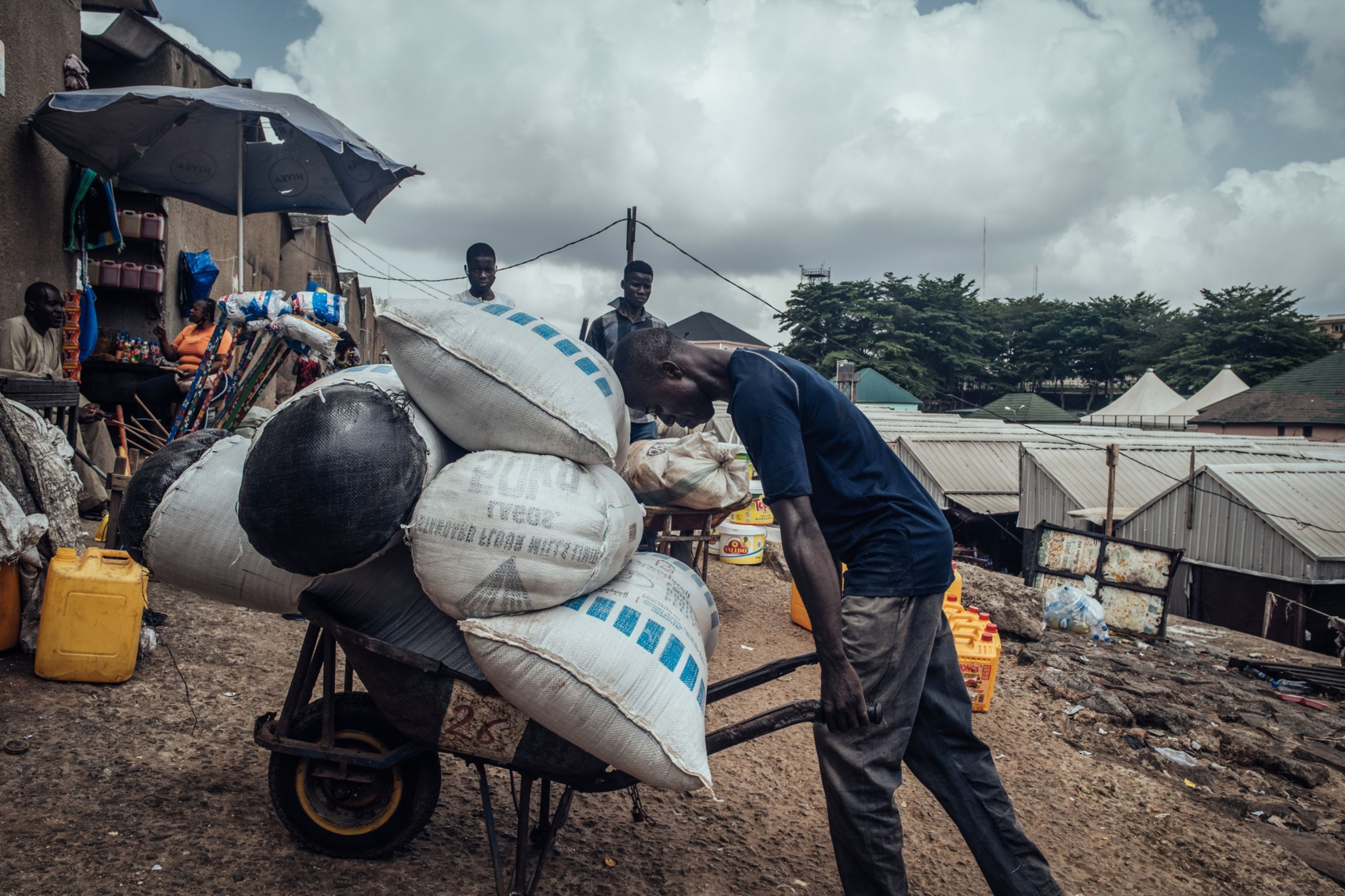 Nigerian Markets As Government Presents Ambitious Spending Plan