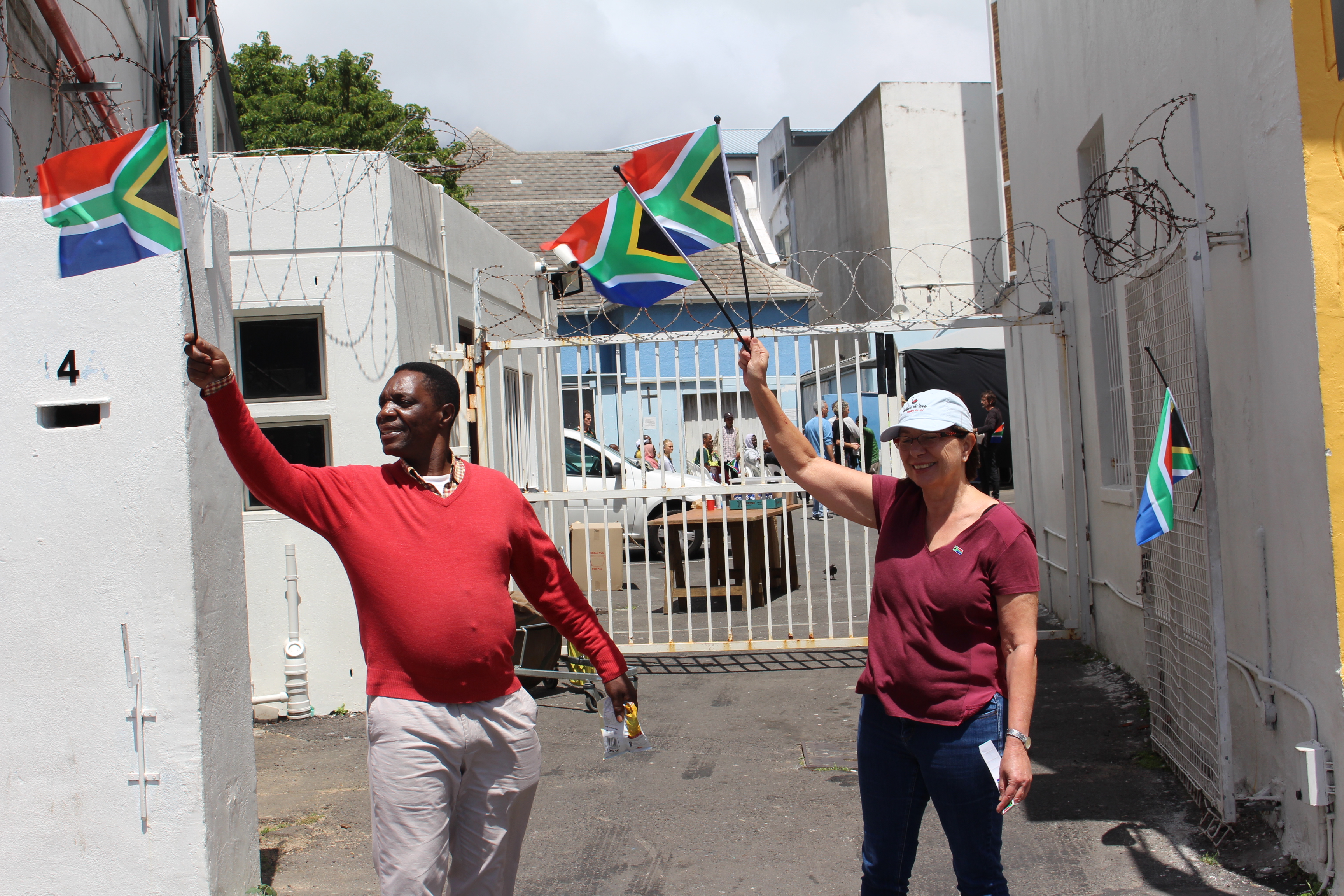 Street dwellers hail their hero as Siya Kolisi thanks all South Africans