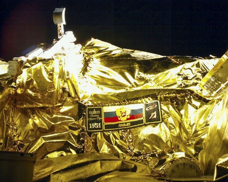 Putin aims to have Russian space station by 2027
