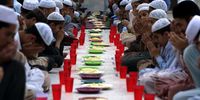 epaselect epa06745745 Pakistani muslims pray before eating in the evening of the first day of the Muslim Holy month of Ramadan in Peshawar, Pakistan, 17  May 2018. Muslims around the world celebrate the holy month of Ramadan by praying during the night time and abstaining from eating, drinking, and sexual acts during the period between sunrise and sunset. Ramadan is the ninth month in the Islamic calendar and it is believed that the revelation of the first verse in Koran was during its last 10 nights.  EPA-EFE/BILAWAL ARBAB