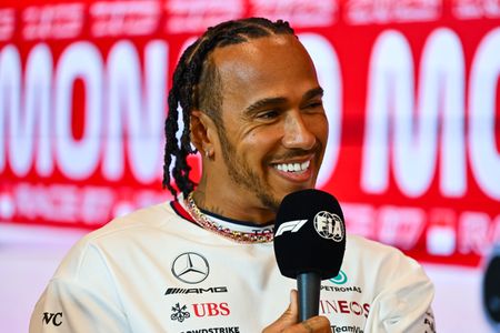 Hamilton says new Mercedes deal is close, no Ferrari talks