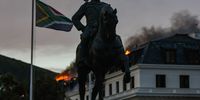 Louis Botha Statue as Parliament in Cape Town continues to burn on January 03, 2022 in Cape Town, South Africa. It is reported that the roof of the National Assembly building is on fire again. (Images by Gallo Images/Darren Stewart)
