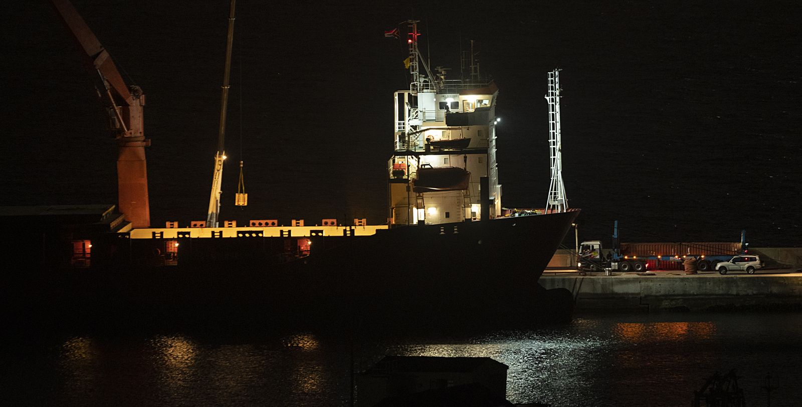 In pictures — a whole lot of fokol being loaded on to the Lady R
