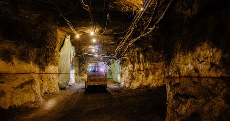 Nigeria Woos Barrick Gold and Rio Tinto to Spur Nascent Mining Industry
