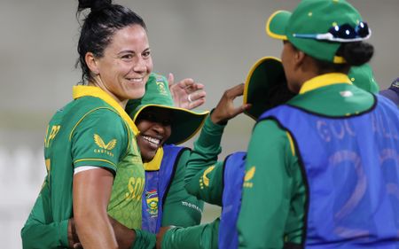 Five-star Kapp propels Proteas women to victory over world champions England