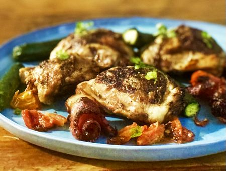 AirFryday: Chilli-hot chicken thighs with bacon and tomatoes