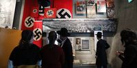 epa09120097 People visit the Yad Vashem Holocaust Memorial museum on the eve of Holocaust Remembrance Day in Jerusalem, Israel, 07 April 2021. Israel remembers the six million Jewish victims of Nazi Germany during World War II.  EPA-EFE/ABIR SULTAN
