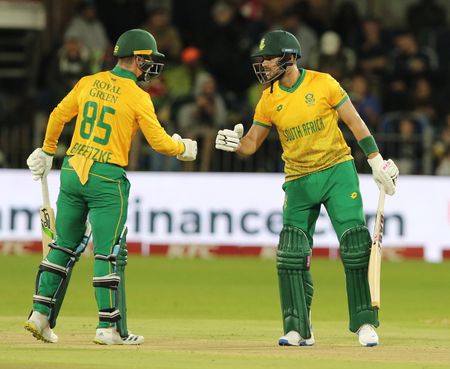 Hendricks and Shamsi inspire comfortable Proteas T20I victory over India