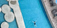 Swimming or floating. Photographer: Walter Frey