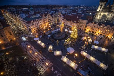 Prague Christmas market returns after Covid-19 but with fewer lights