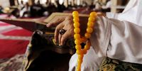 epaselect epa06745547 A Yemeni reads the holy book of the Koran on the first day of the Muslim fasting month of Ramadan at a mosque in the old quarter of Sana'a, Yemen, 17 May 2018. Muslims around the world celebrate the holy month of Ramadan by praying during the night time and abstaining from eating, drinking, and sexual acts during the period between sunrise and sunset. Ramadan is the ninth month in the Islamic calendar and it is believed that the revelation of the first verse in Koran was during its last 10 nights.  EPA-EFE/YAHYA ARHAB