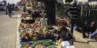 Street vendors are one way towards local, territorial markets with healthy produce circulating around a community. (Photo by Gallo Images/Martin de Kock)